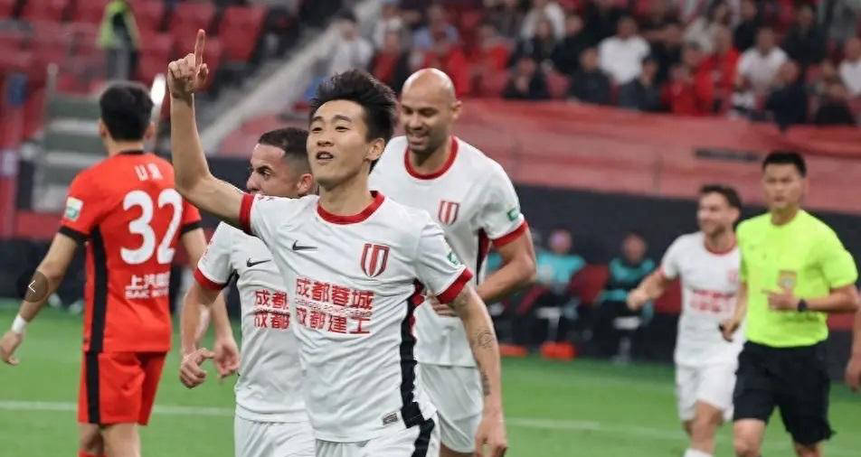 建业外援表现神勇，助球队脱离保级区的简单介绍