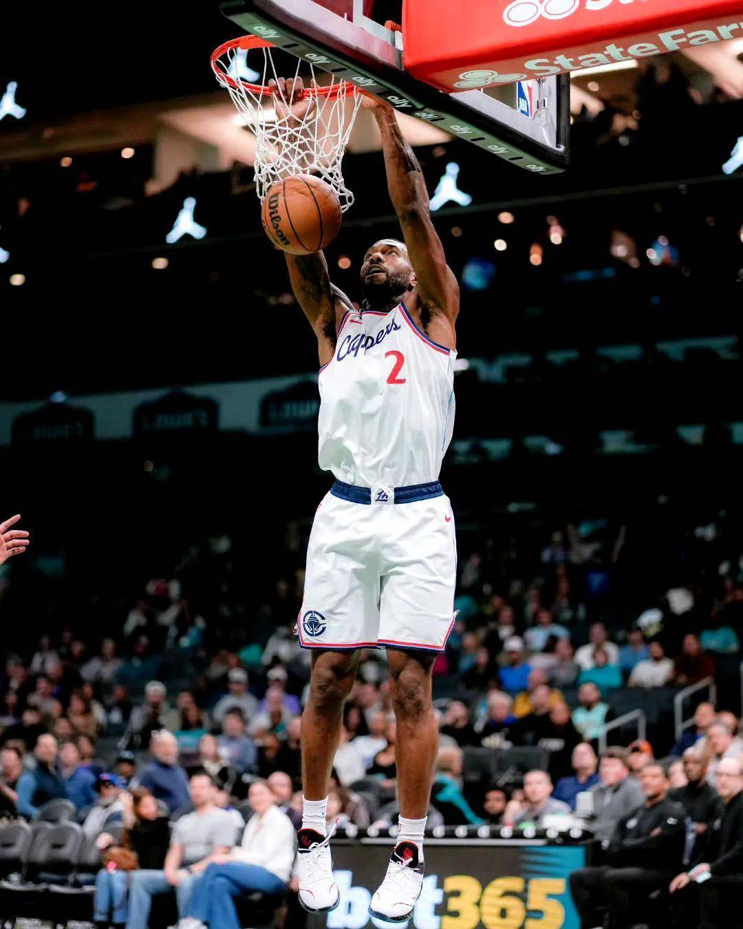 快船客场不敌太阳，伦纳德全力但未能帮助球队取胜的简单介绍